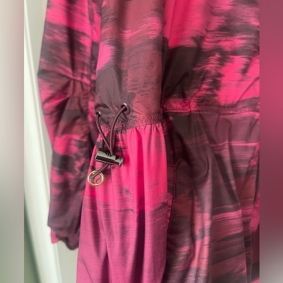 Women’s Lululemon Rain For Daze Jacket | Size 10 - Picture 7 of 14
